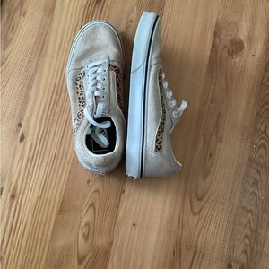 Vans Shoes Size 7.5, crème color with cheetah print stripe on the side.